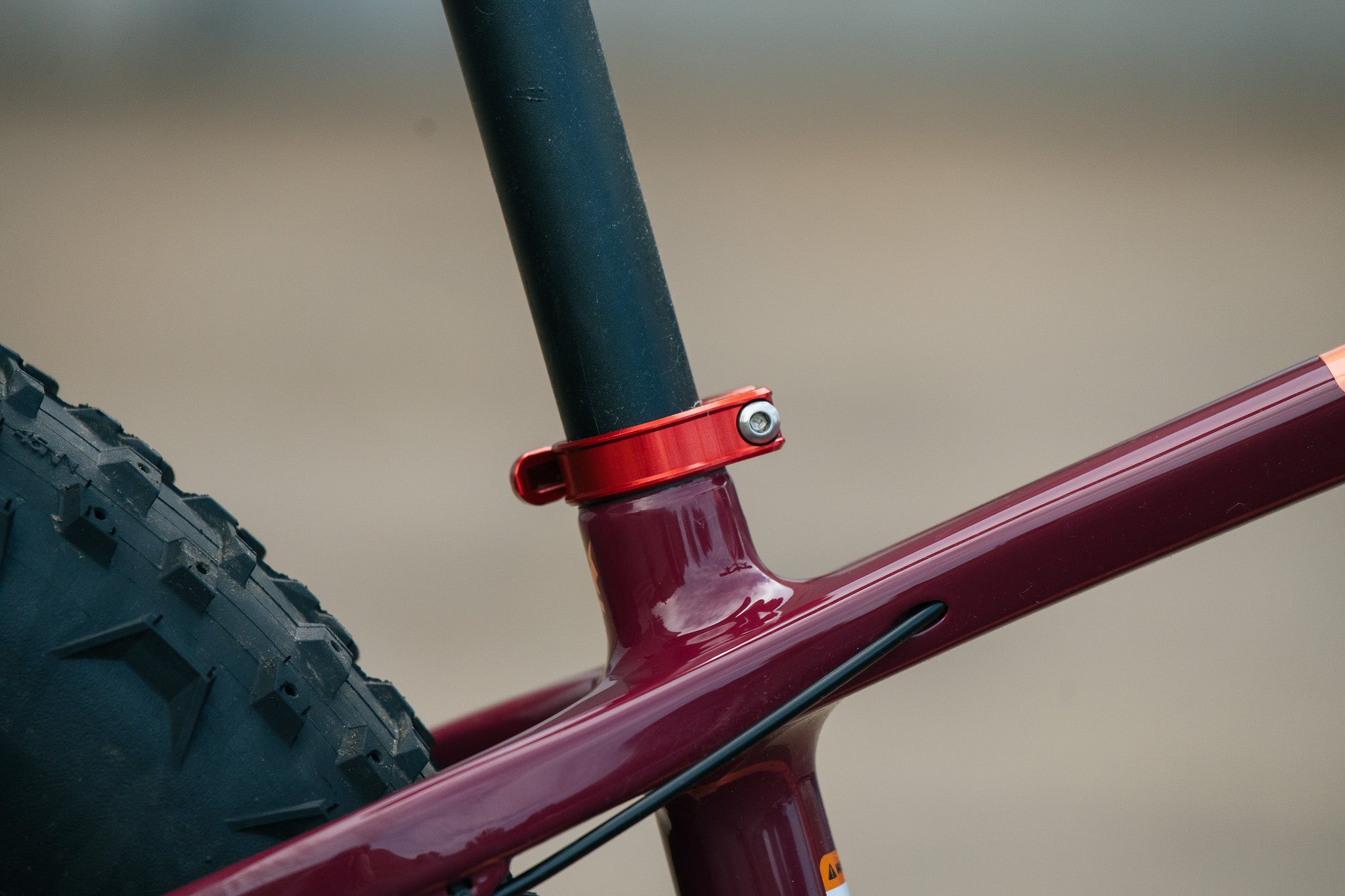 Voytek 2 - Neon Sunrise - Small - Shimano SLX - Demo