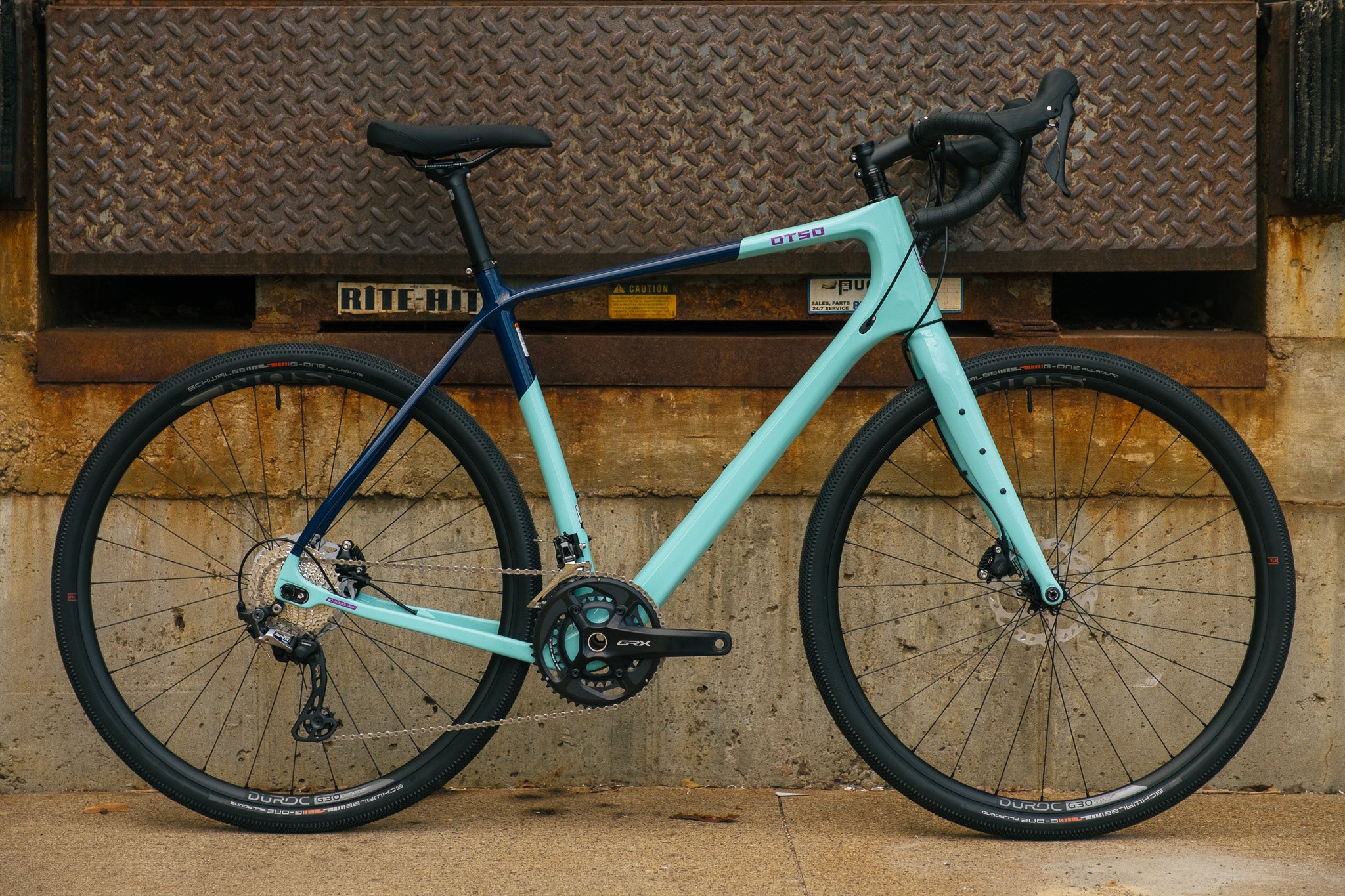 Waheela C in Seafoam & Navy - XL - 2x11 GRX 600 - Exclusive Paint