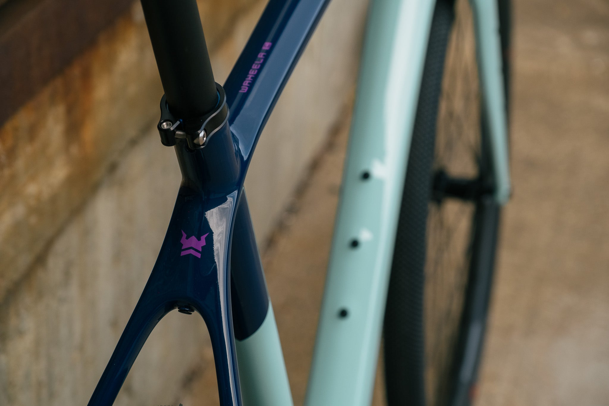 Waheela C in Seafoam & Navy - XL - 2x11 GRX 600 - Exclusive Paint