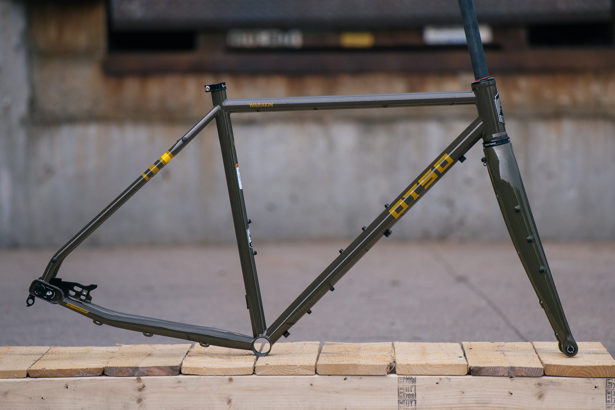Warakin - 54cm - Exclusive Sparkle Brown Paint Sample - Frameset