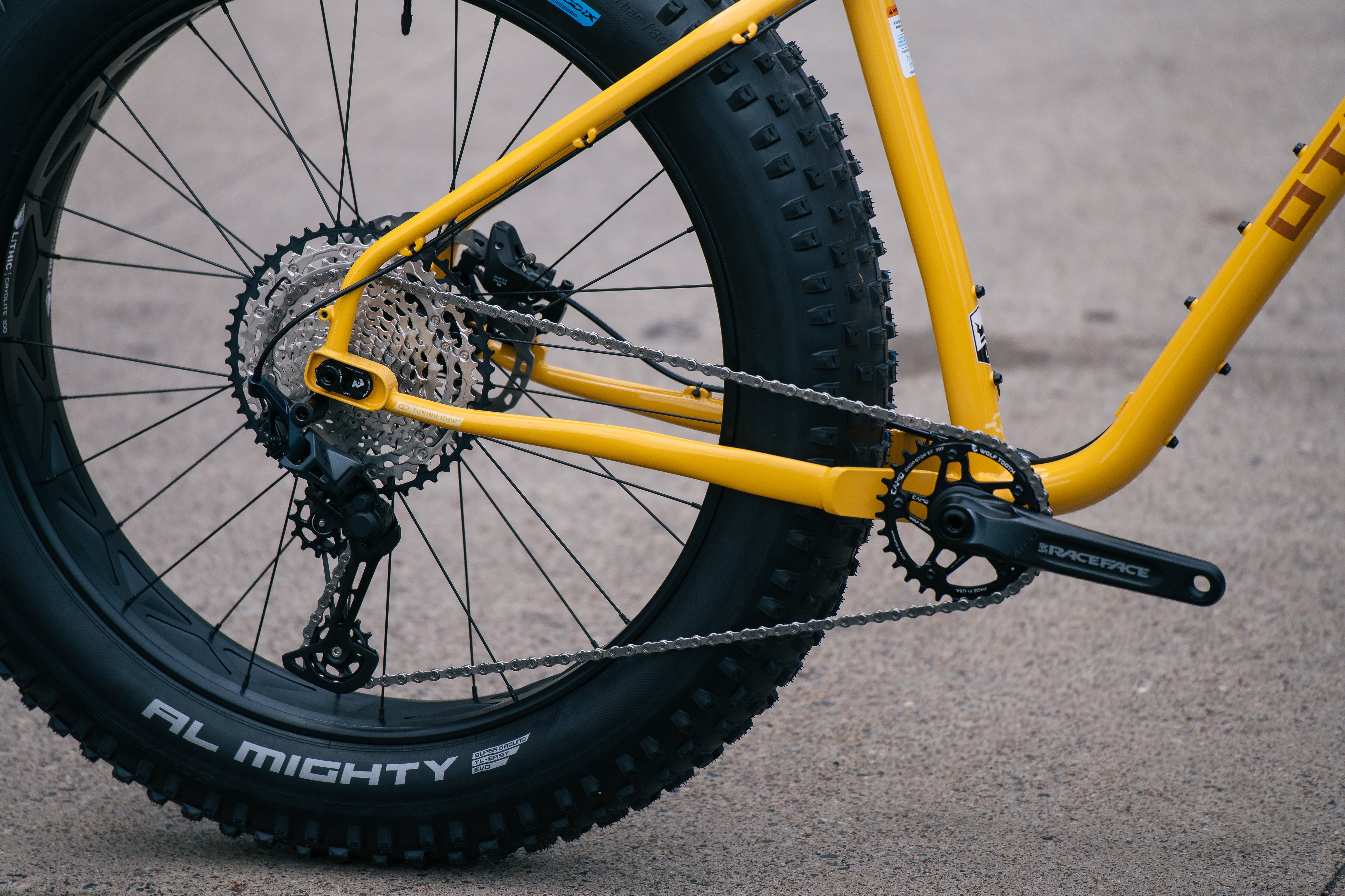 Arctodus - LG - Exclusive Banana Slug Paint Sample - Shimano SLX