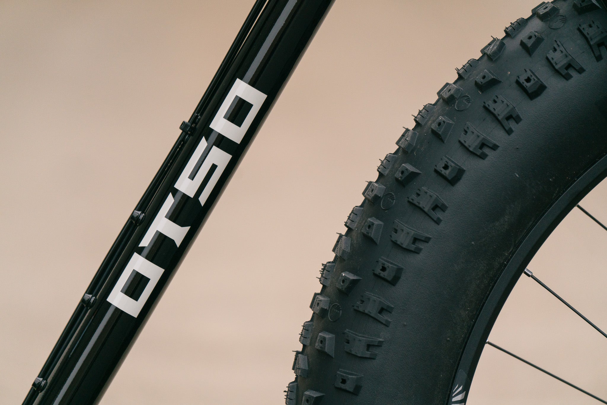 Arctodus - Black/Silver - Medium - Paint Blem/Demo w/ 1x12 SLX, carbon cranks, Fox dropper, studded tires
