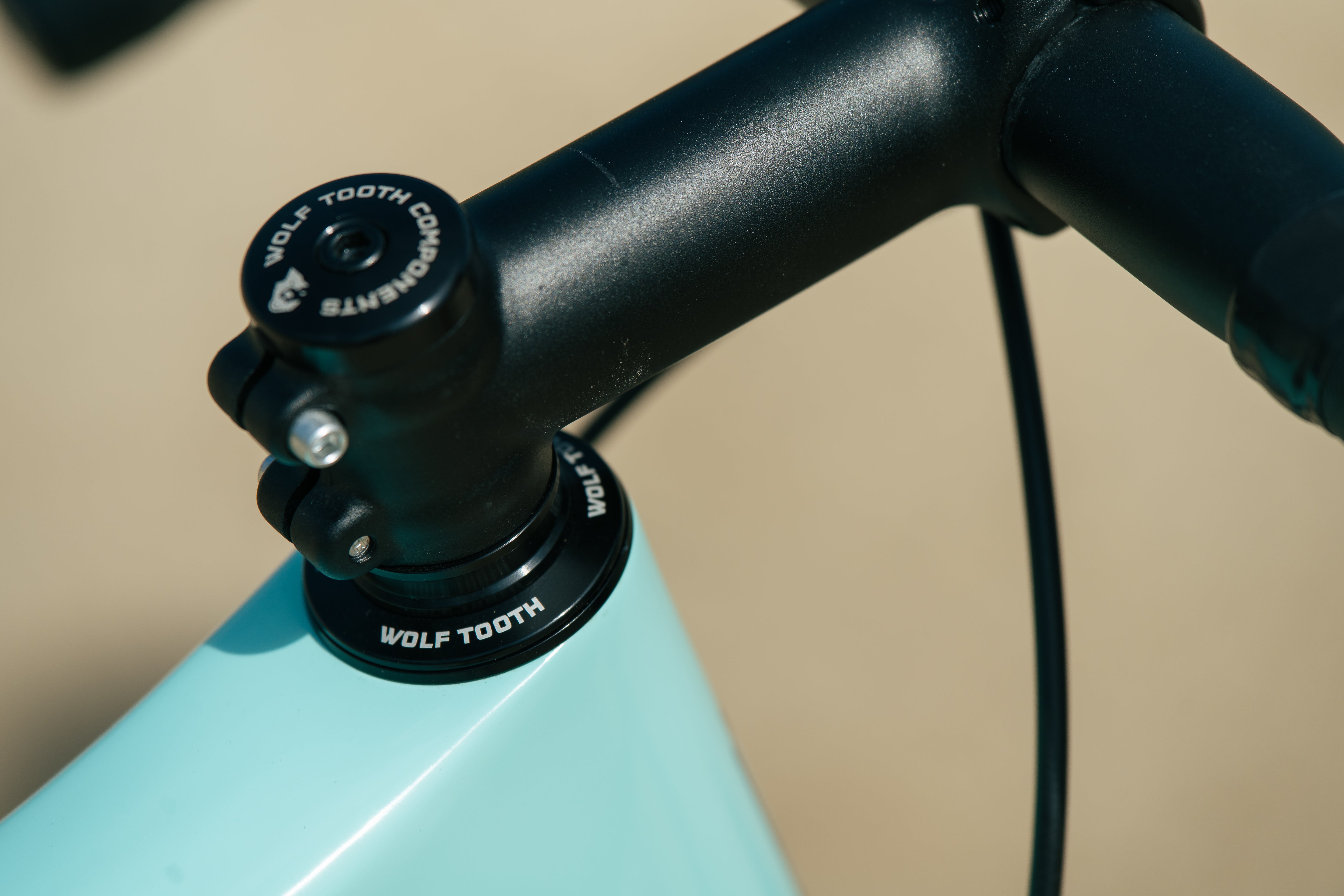 Waheela C - Seafoam/Maroon - Large - 1x12 SRAM Force - Photo Bike