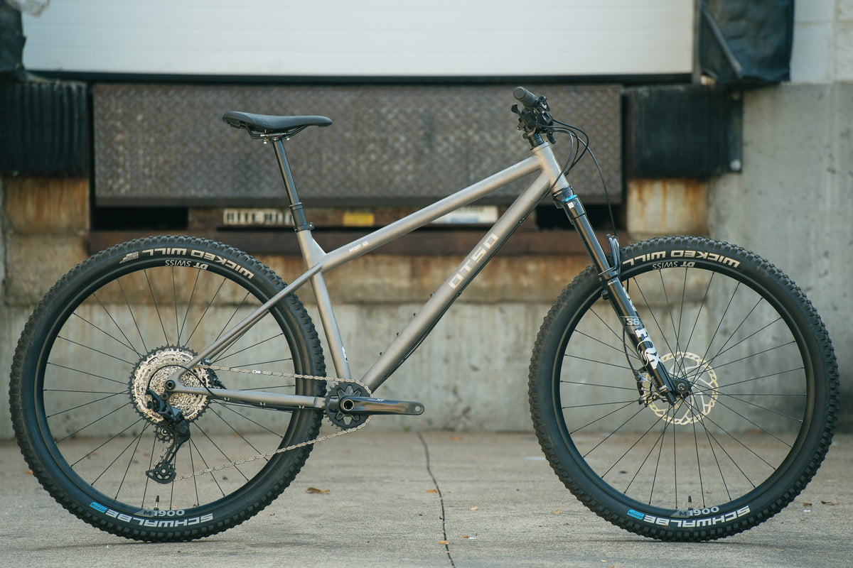 texo mountainbike Hoot Ti - Large - Shimano SLX Frame color:Black W/ Gold + Clear 200 Herren-Lederhandschuhe – Schwarz Category:Fahrräder 20 Zoll bis 24 Zoll_Kinder ATB Griffe Wanna get out of