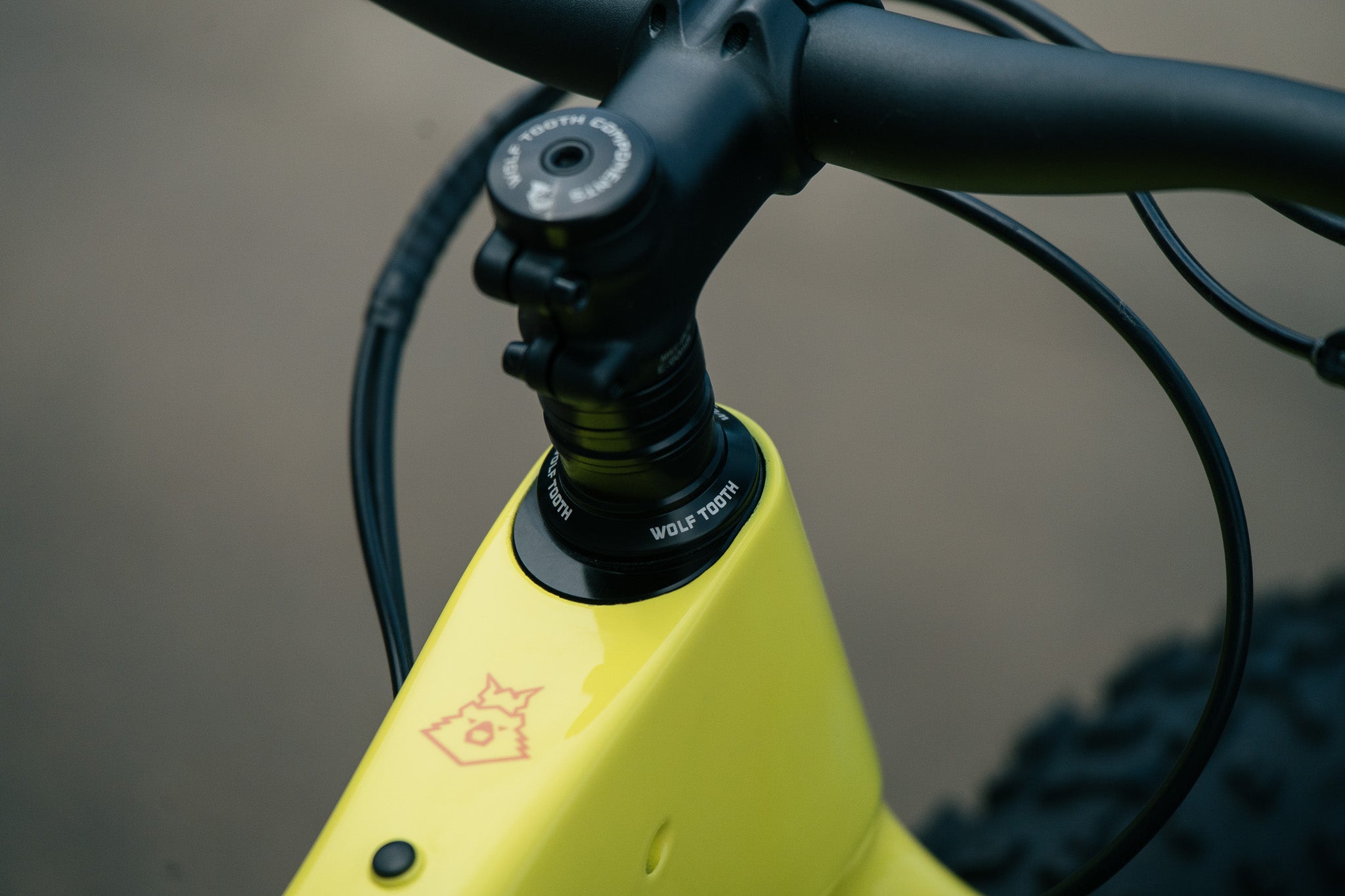 Voytek 2 - Neon Sunrise - Small - Shimano SLX - Demo