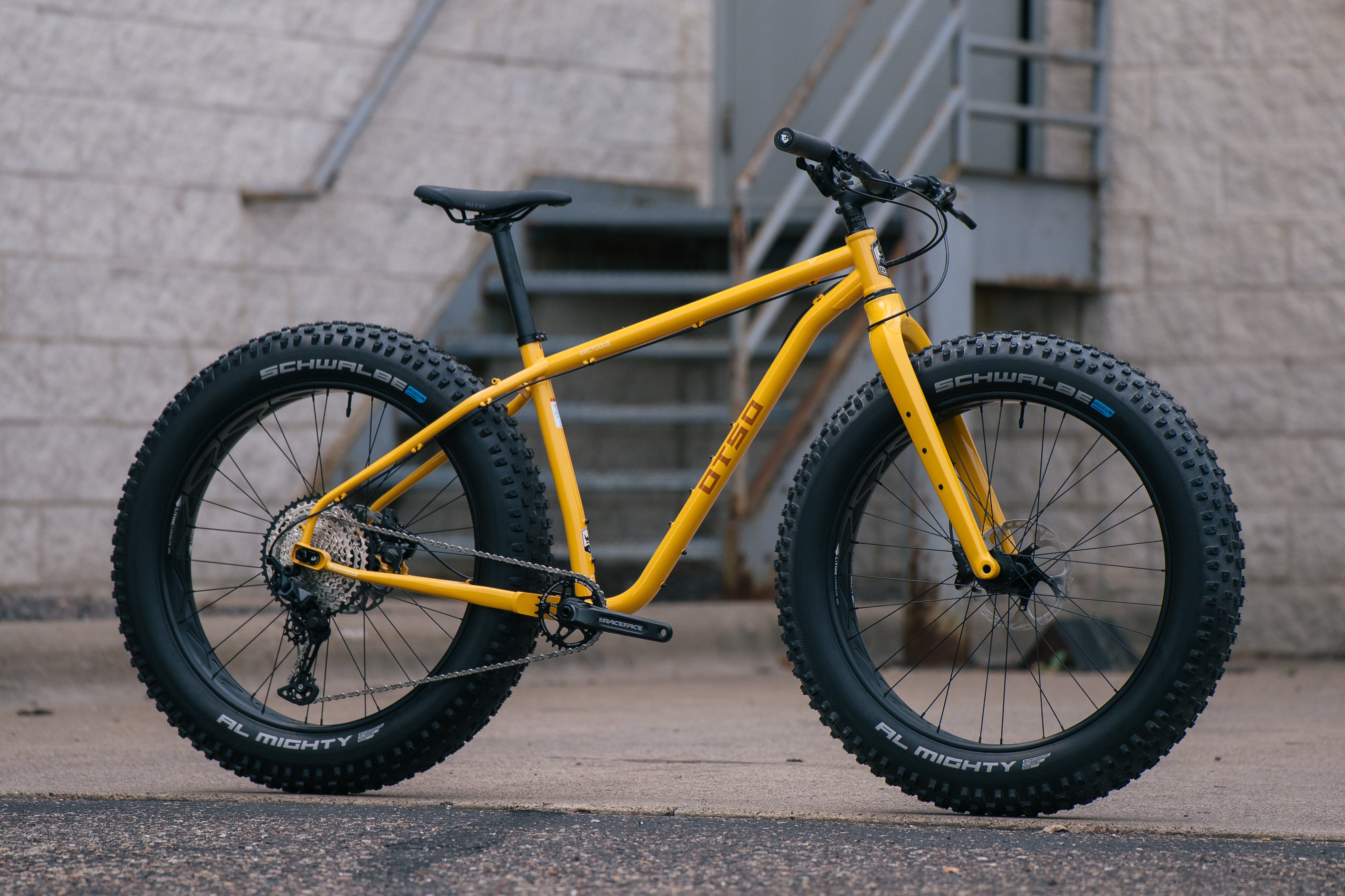 Arctodus - LG - Exclusive Banana Slug Paint Sample - Shimano SLX