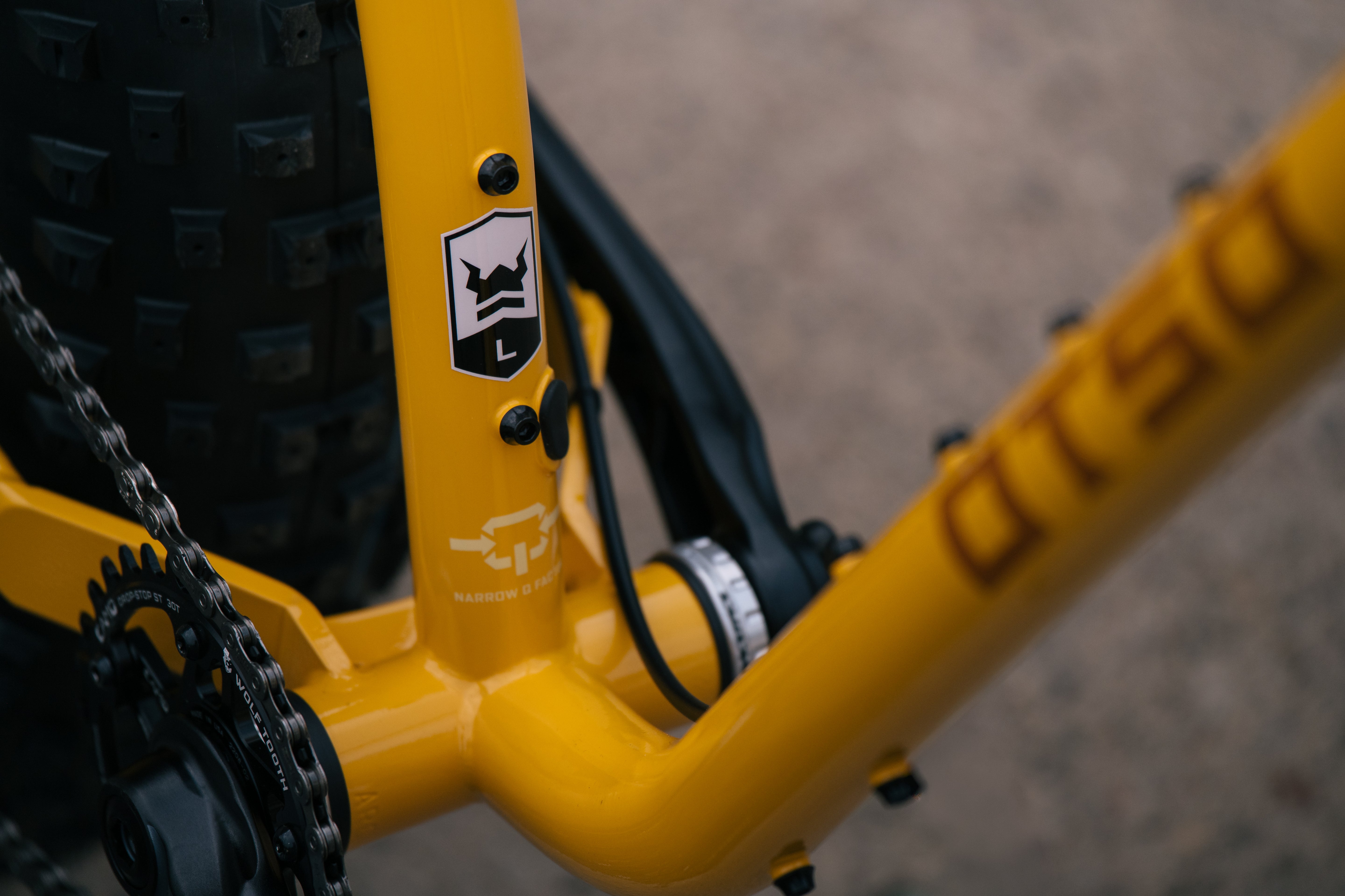 Arctodus - LG - Exclusive Banana Slug Paint Sample - Shimano SLX