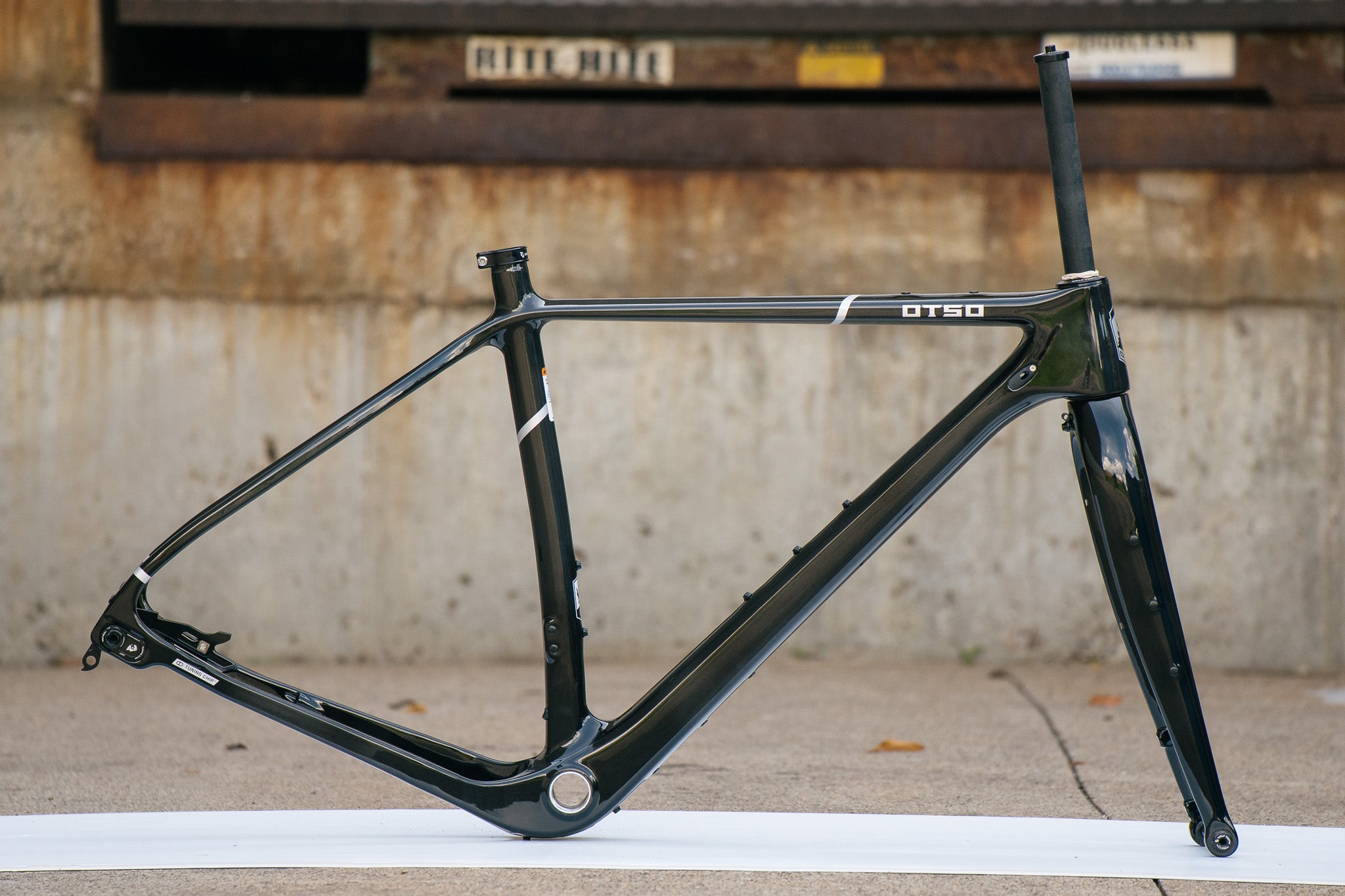 Waheela C - Raw Carbon - Medium - Frameset - Sample