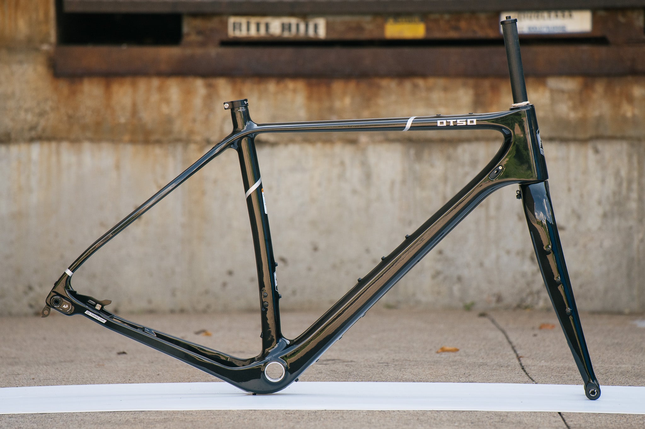Waheela C - Raw Carbon - Large - Frameset - Sample